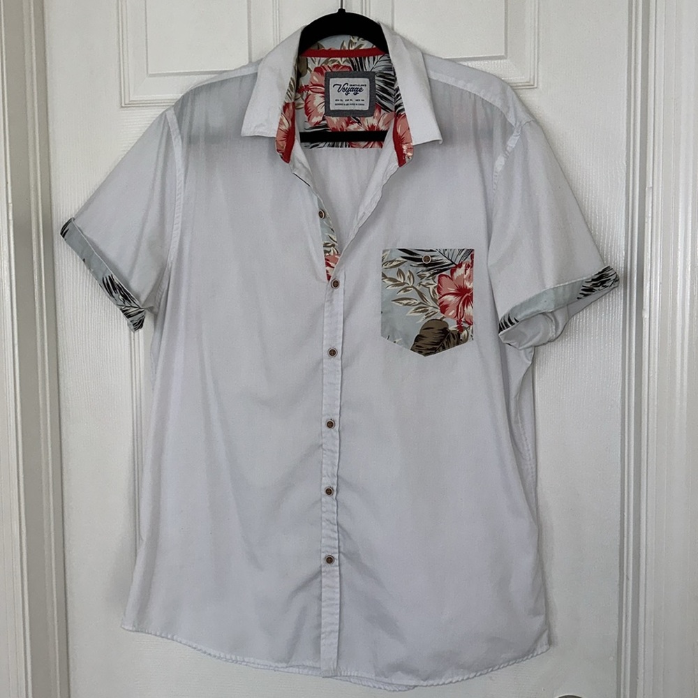 Craft + Flow Voyage White Hawaiian
Tropical Button Up Short Sleeve Shirt Men's